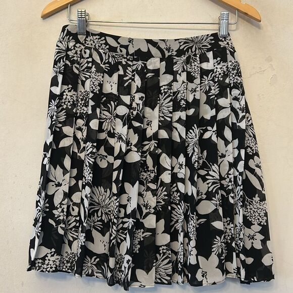 C Wonder black white floral pleated skirt Size 10 EUC - Picture 6 of 8
